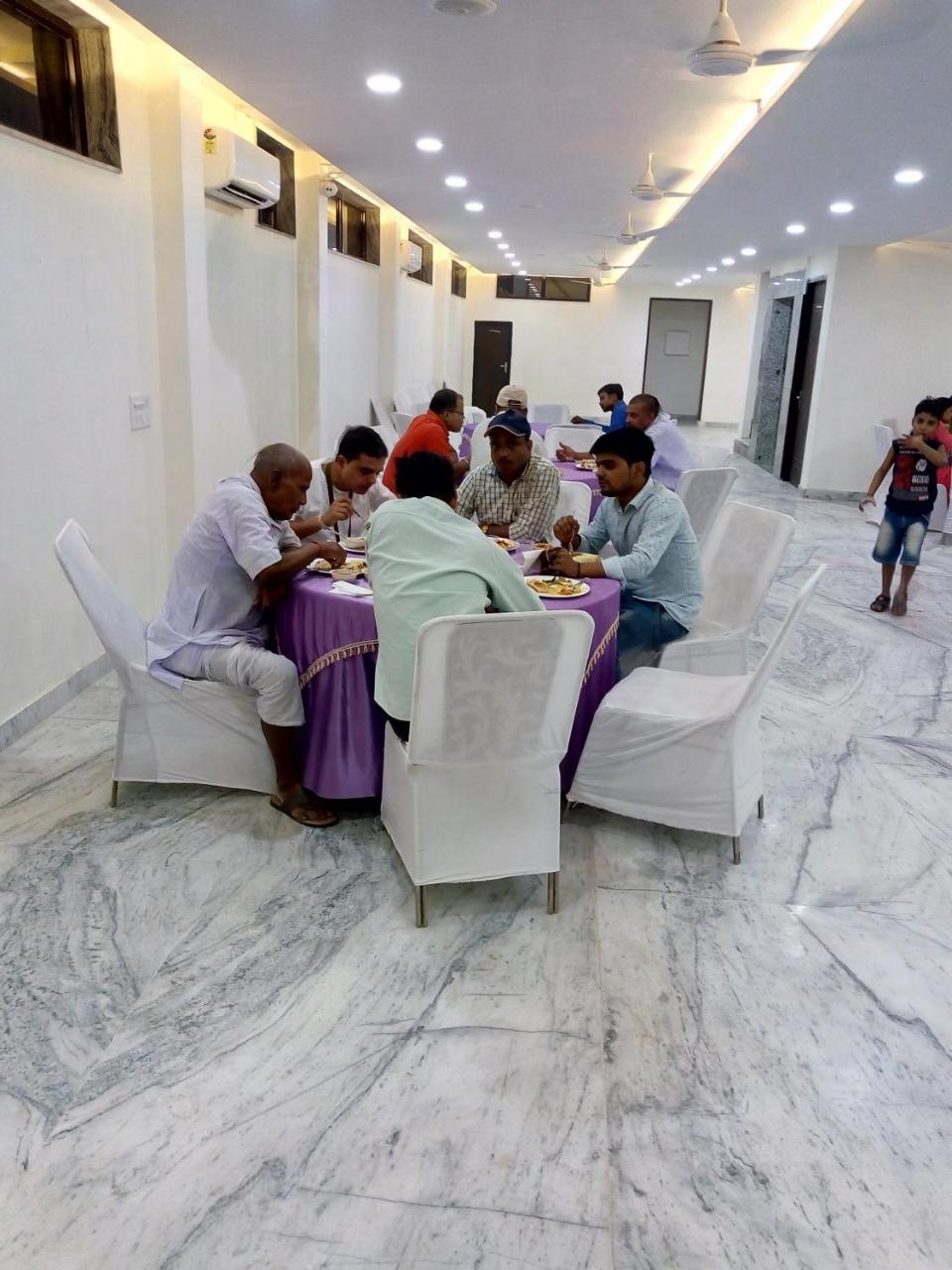 Hotel Sar Kamla Dham Skd Vrindavan Fully Vaccinated Staff Bagian luar foto