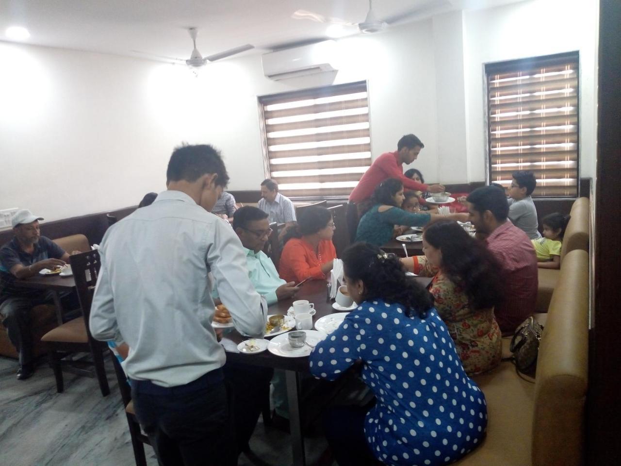 Hotel Sar Kamla Dham Skd Vrindavan Fully Vaccinated Staff Bagian luar foto