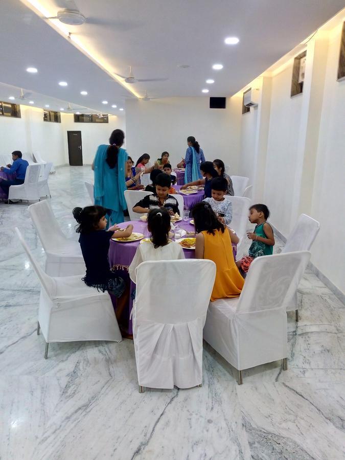 Hotel Sar Kamla Dham Skd Vrindavan Fully Vaccinated Staff Bagian luar foto