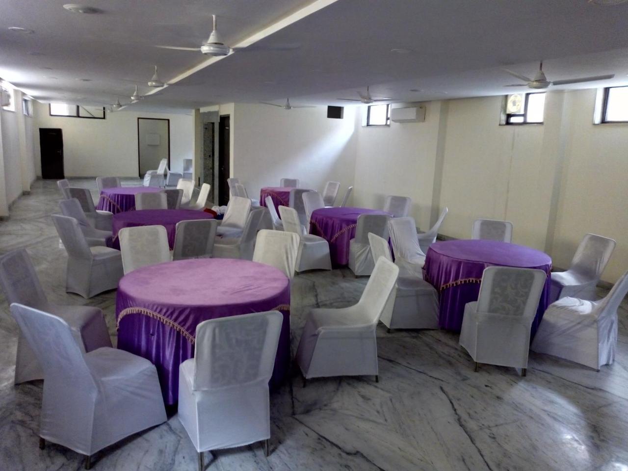 Hotel Sar Kamla Dham Skd Vrindavan Fully Vaccinated Staff Bagian luar foto