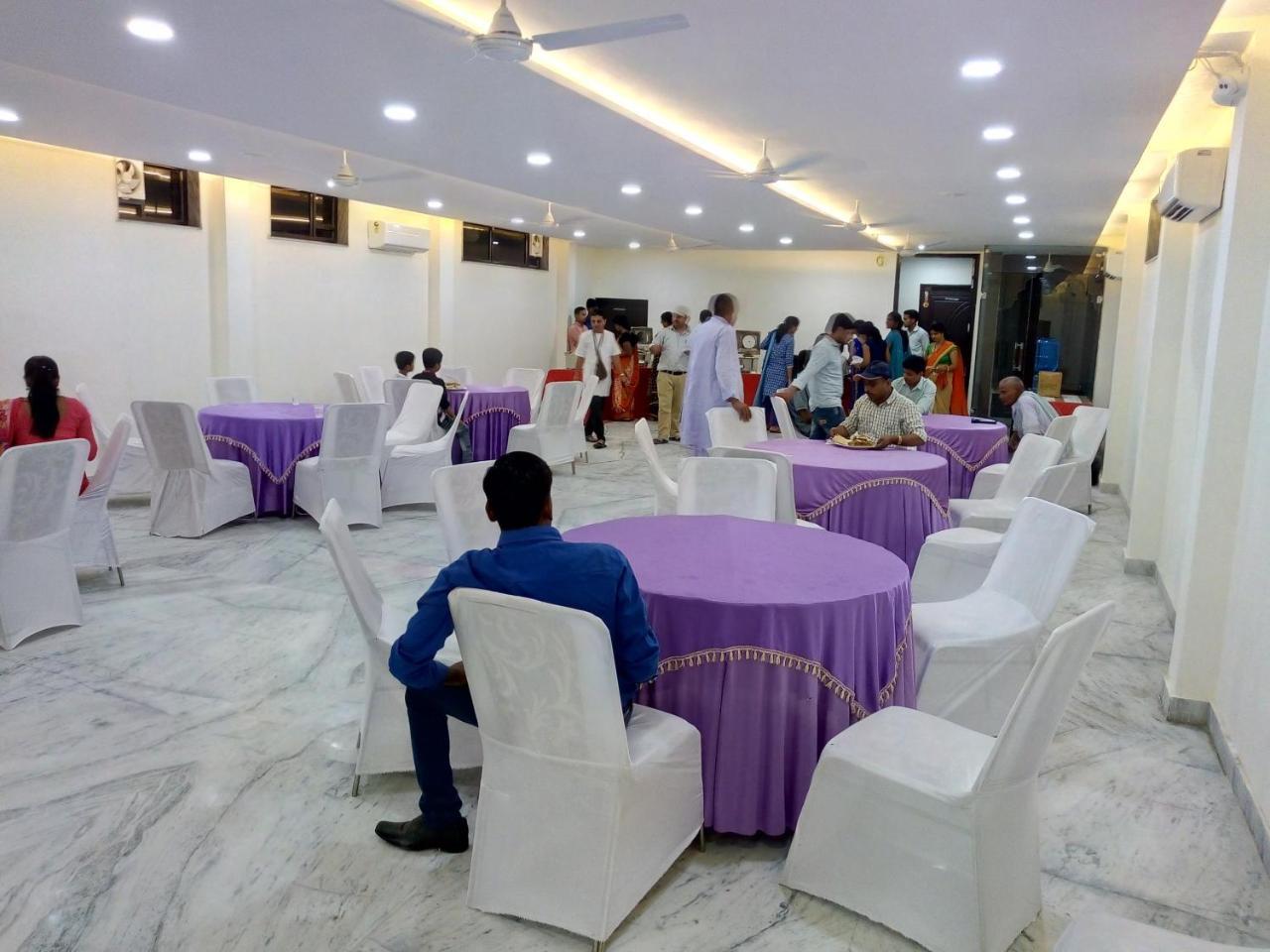 Hotel Sar Kamla Dham Skd Vrindavan Fully Vaccinated Staff Bagian luar foto