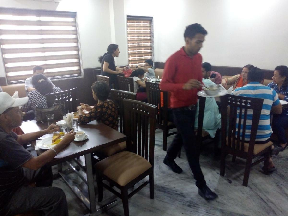 Hotel Sar Kamla Dham Skd Vrindavan Fully Vaccinated Staff Bagian luar foto
